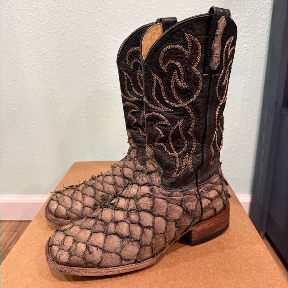 Cody James Men’s Pirarucu Exotic Boots Size 9.5D Brown Colorway
